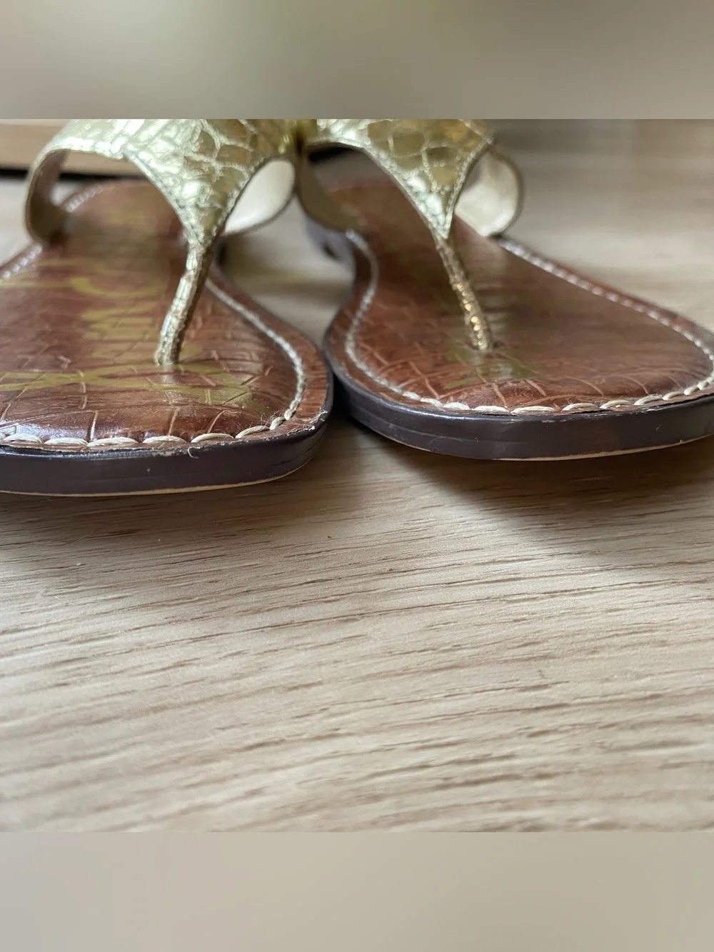 ❤️ Sam Edelman Kyra Metallic Gold Snakeskin Croc Embossed Thong Sandals - Size 8
